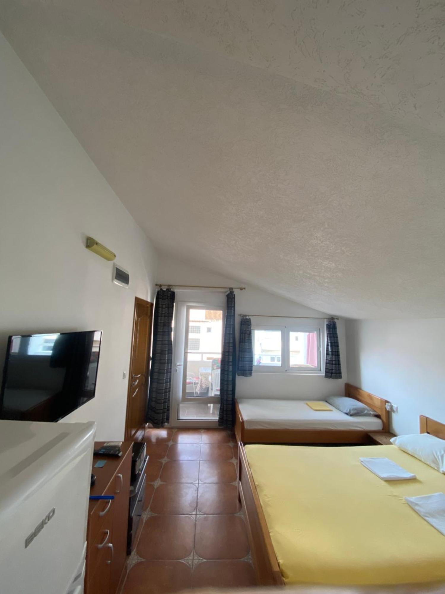 Guest House Nura Ulcinj Exterior foto