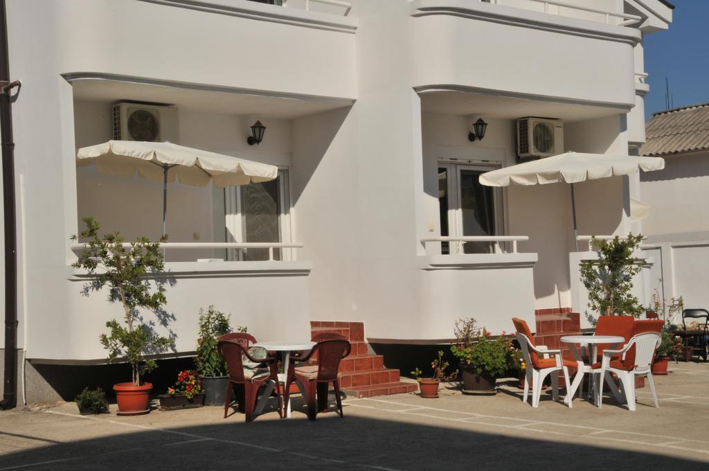 Guest House Nura Ulcinj Exterior foto